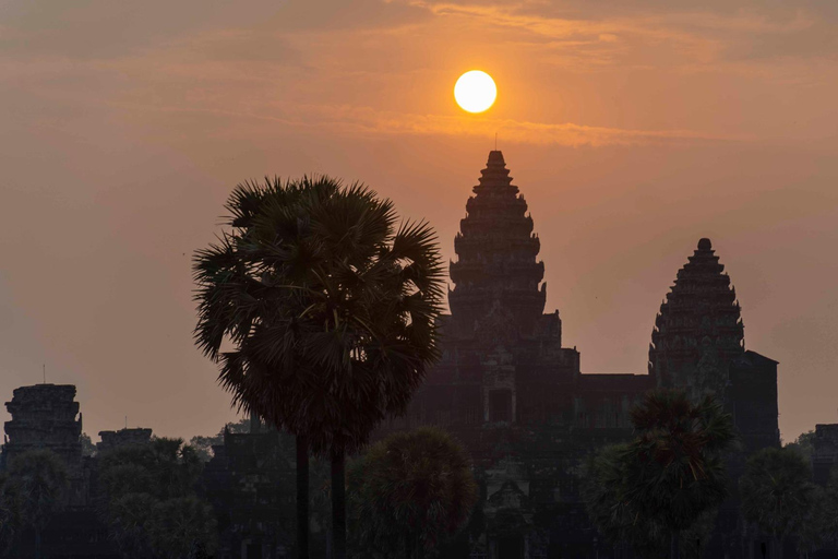 Sunrise at Angkor Wat Temple: 3-Hour Private Tour