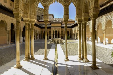 Alhambra: Rundtur med Nasridiska palatsen, Generalife och Alcazaba-fästningen
