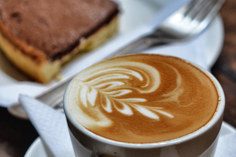 BAO-spel och swahili-kaffeprovning på ZanzibarBAO: Spel- och swahilikaffesmakning på Zanzibar.