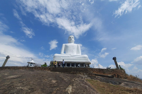 Colombo: Yapahuwa Rock Fortress and Kurunegala Day Trip