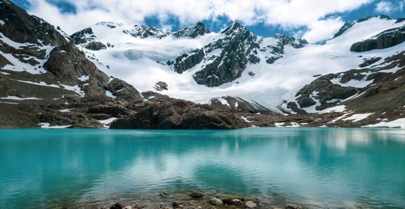 Trekking to the Vinciguerra Glacier