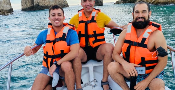 Traditional walking tour to the Cabo San Lucas Arch.