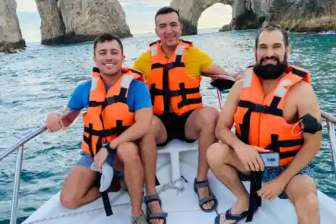 Traditional tour to the Arch of Cabo San Lucas.