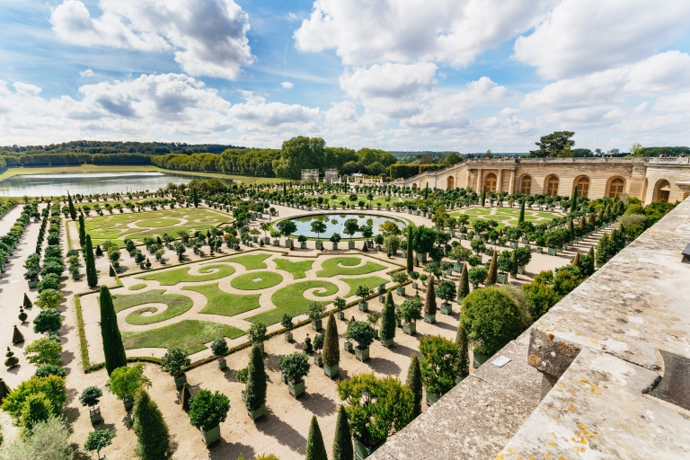 Versailles: Skip-the-Line Tour of Palace with Gardens Access Group Tour in German with Access to the Gardens