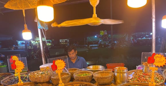 Siem Reap: Evening Street Food Tour by Tuk-Tuk