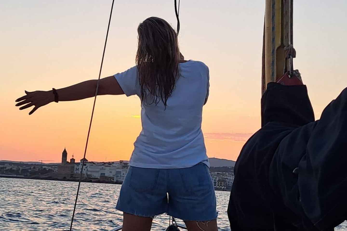 Sitges : Croisière au coucher de soleil avec Cava incluse