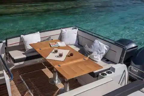 Trieste: tour privato in motoscafo a Miramare e aperitivo al tramonto