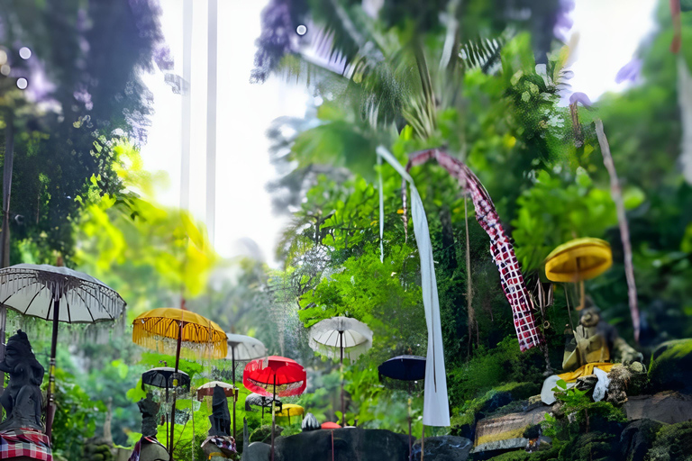 Ritual Melukat en la cascada de Taman Beji Griya