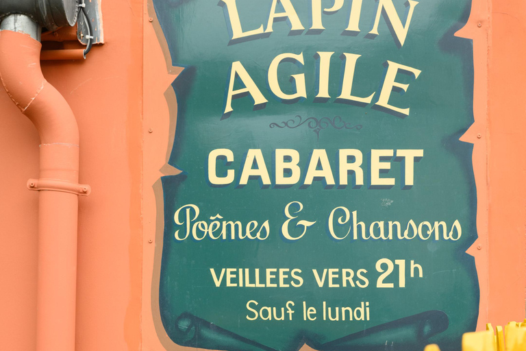 Paris: Experience the romance of Montmartre on a walk with a pro photographer Paris: Experience romance in Montmartre, a walk with a photographer in English