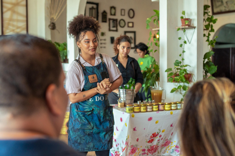 Degustación de salsas picantes caribeñas y empanadas