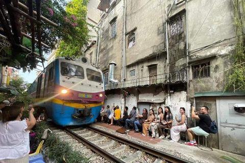 Hanoi: Military History Museum, Hoa Lo Prison & Gardens Tour Small Group: All-In-One Tour: Highlights & Train Street