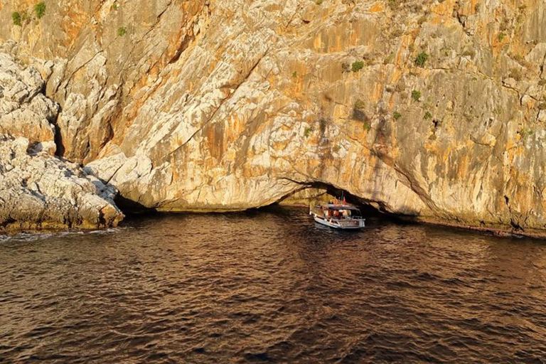 Alanya Relax Coastal Tour de Barco com Almoço e Natação