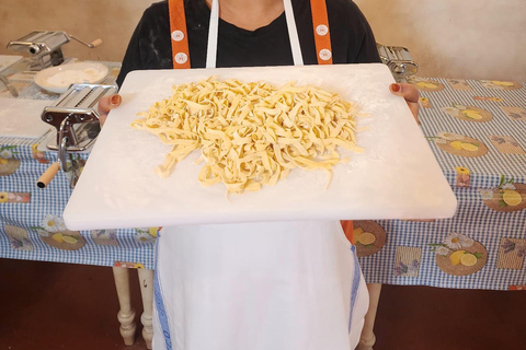 Nápoles: Clase de Cocina de Pasta y Tiramisú con Vino