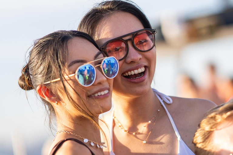 Ibiza: Half Day Pass at Ibiza Boat Club with Brunch & Drinks Bottomless Brunch Boat Party: General Admission
