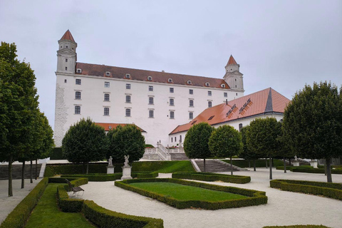 Vienna: Bratislava and Budapest Day Trip with Guide