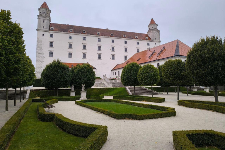 Vienna: Bratislava and Budapest Day Trip with Guide