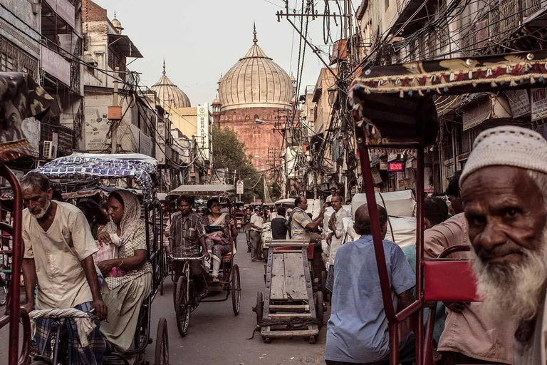 Delhi: Old och New Delhi Guidad hel- eller halvdagsutflyktHeldagstur Old &amp; New Delhi, bil med förare och guide.