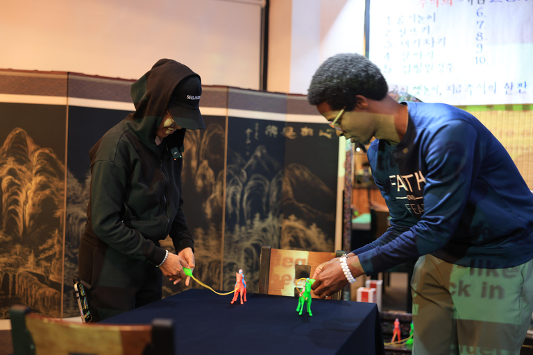 Busan: Mother-of-Pearl Craft Class with Games