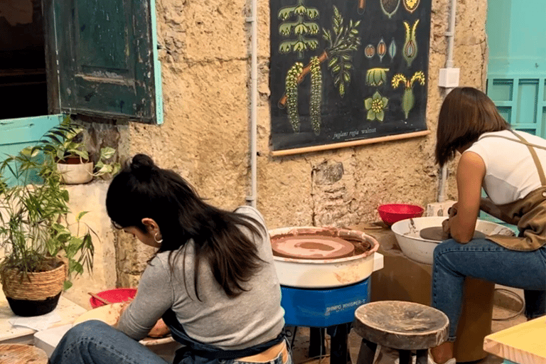 Las Palmas: Pottery Wheel Class with Materials