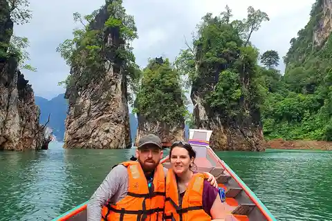 De Krabi : Khao Sok Cheow Lan Lake : DÉJEUNER au PHUTAWAN