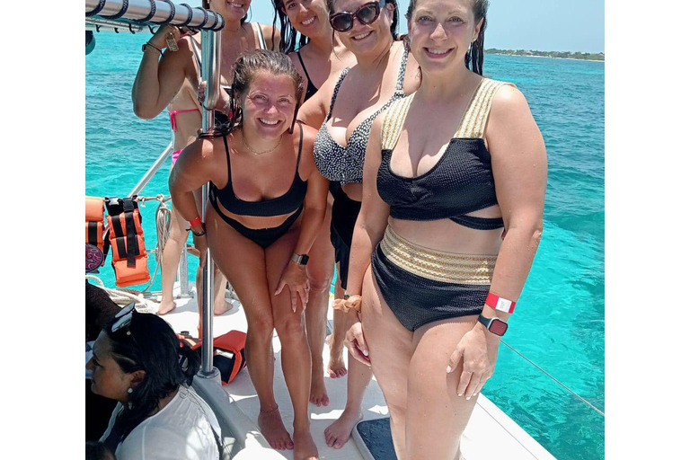 Excursion en catamaran de luxe à Isla Mujeres (déjeuner+transport)