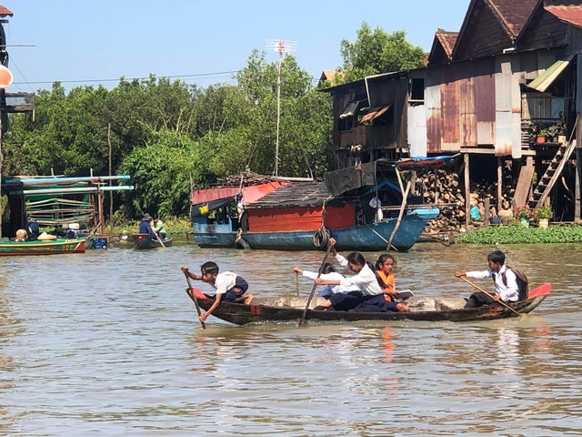 Sunset tour floating village Kampong Phluk on the Tonle Sap