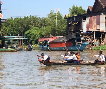 Aldeia flutuante de Siem Reap Kampong Phluk Pôr do sol com barco