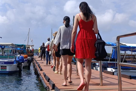 Diani: Wasini Island Dolphin Safari & Snorkeling