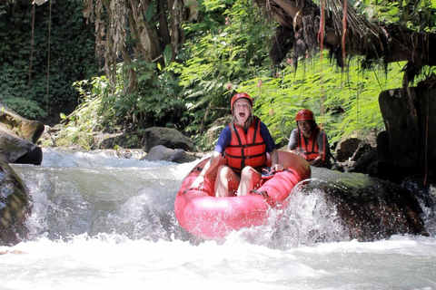 Aventura en tubing en Bali: refrescante flotación por exuberantes selvas