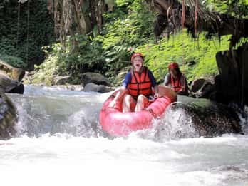 Bali Tubing Adventure: Forfriskende flyt gjennom frodig jungel