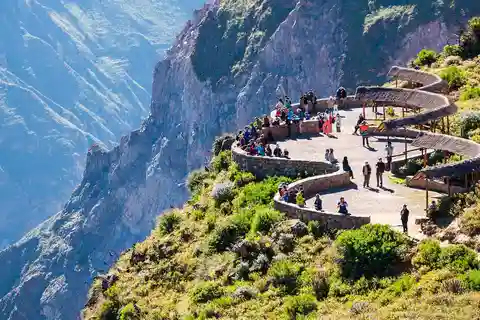 Vanuit Arequipa: Hele dag tour Colca Canyon + Transfer naar Puno