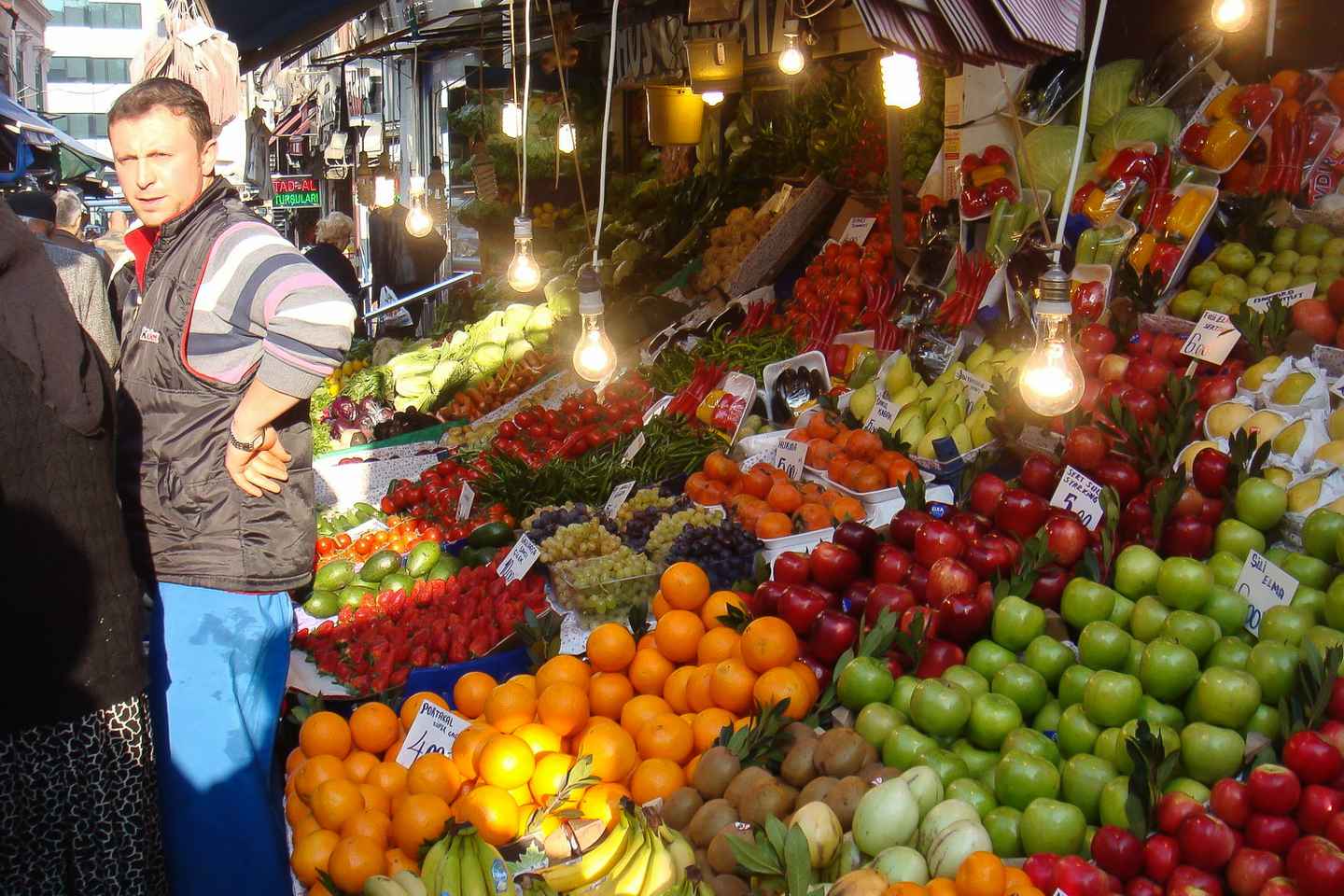 things to do in istanbul at night | enjoy a food crawl at the lively streets of pera