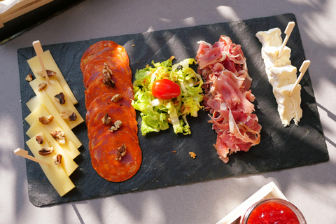 Carcassonne: Solex ride with guide and French-style brunch Carcassonne: Solex tour with guide and French brunch