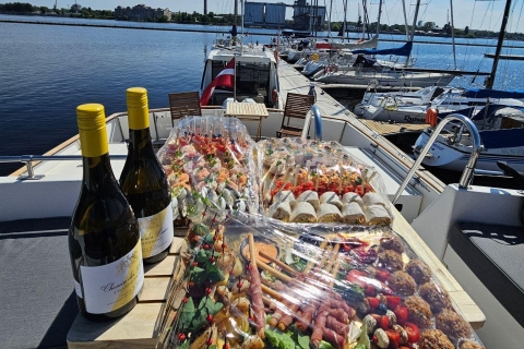 Riga: Private boat tour with Latvian beer and snacks Riga: Private Boat Tour with beer and snacks