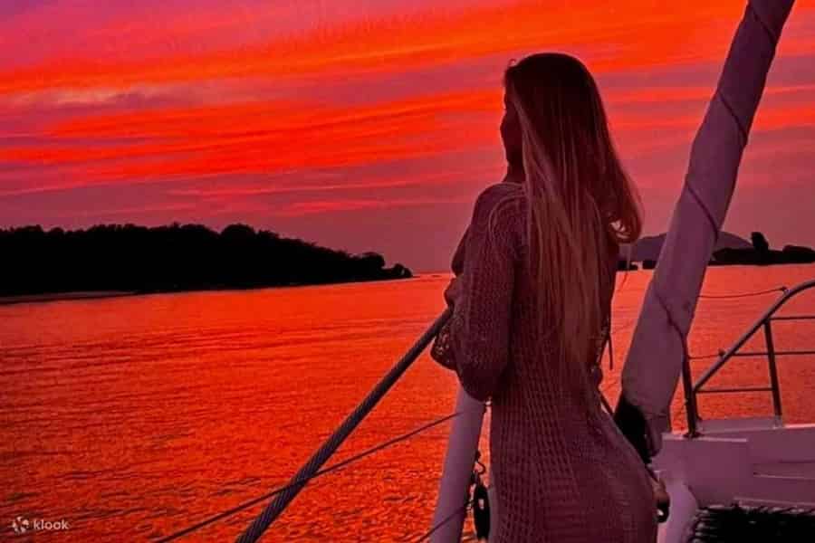 Nha Trang: Private Bootstour bei Sonnenuntergang mit Barbecue und Champagner. Foto: GetYourGuide