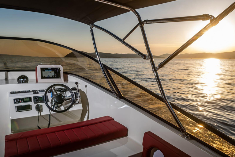 Split: Blue Lagoon, Čiovo & Trogir Luxury Boat Tour Split: Private Luxury Boat Tour to Blue Lagoon