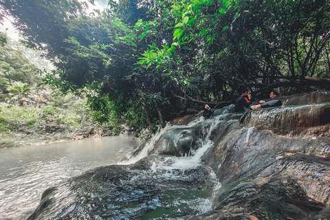 Krabi: Grotta della Tigre, sorgenti termali e tour della giungla della piscina di smeraldoKrabi: tour nella giungla della Grotta della Tigre, delle sorgenti termali e della Piscina