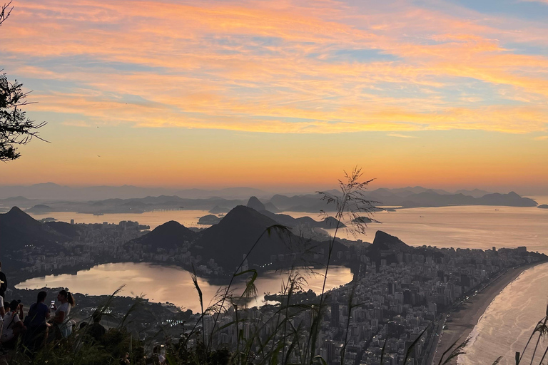 Dois irmãos sunrise hike & drone video
