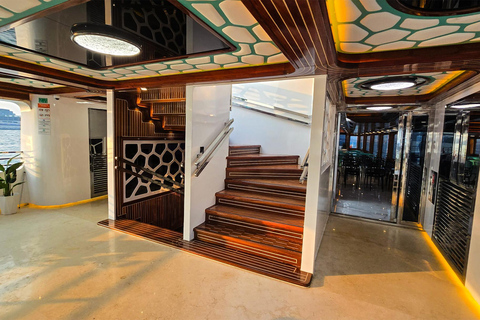 Dubai: Cruzeiro Rose Royale NYE com jantar e fogo de artifícioAssentos no convés principal