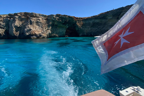 Passeio de barco particular de dia inteiro em Malta e Comino