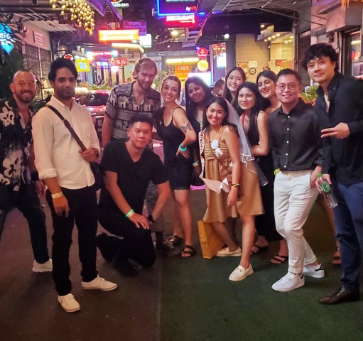 Bangkok: Sukhumvit District Bar and Club Crawl with Shots