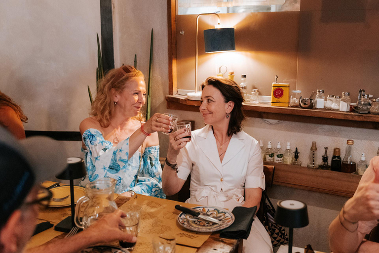 Florence: Small-Group Sunset Food & Wine Tour in Oltrarno Small-Group Sunset Food & Wine Tour in Oltrarno