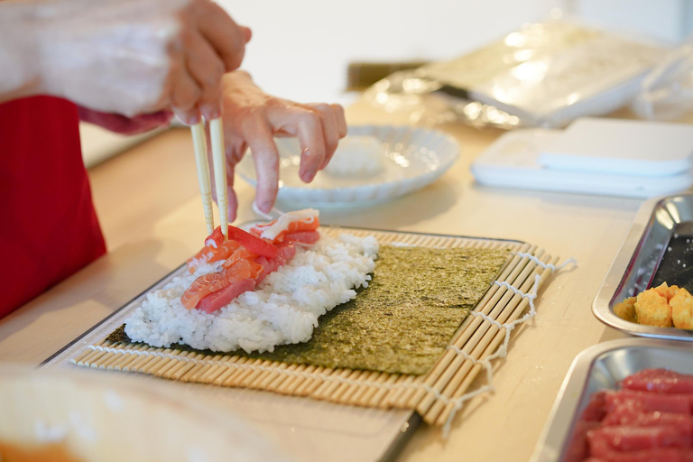 Tokyo : Cours de cuisine de sushi avec dégustation de saké