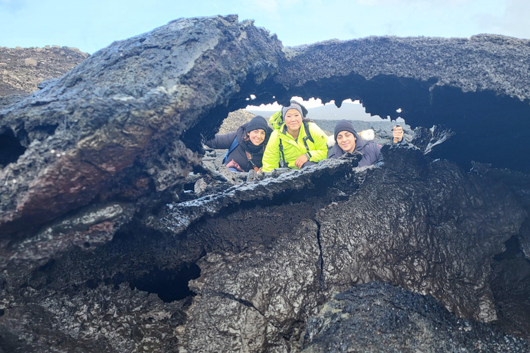 Grindavík: Caminhada no vulcão Fagradalsfjall com um guia privadoCondução autónoma: Ponto de encontro no vulcão