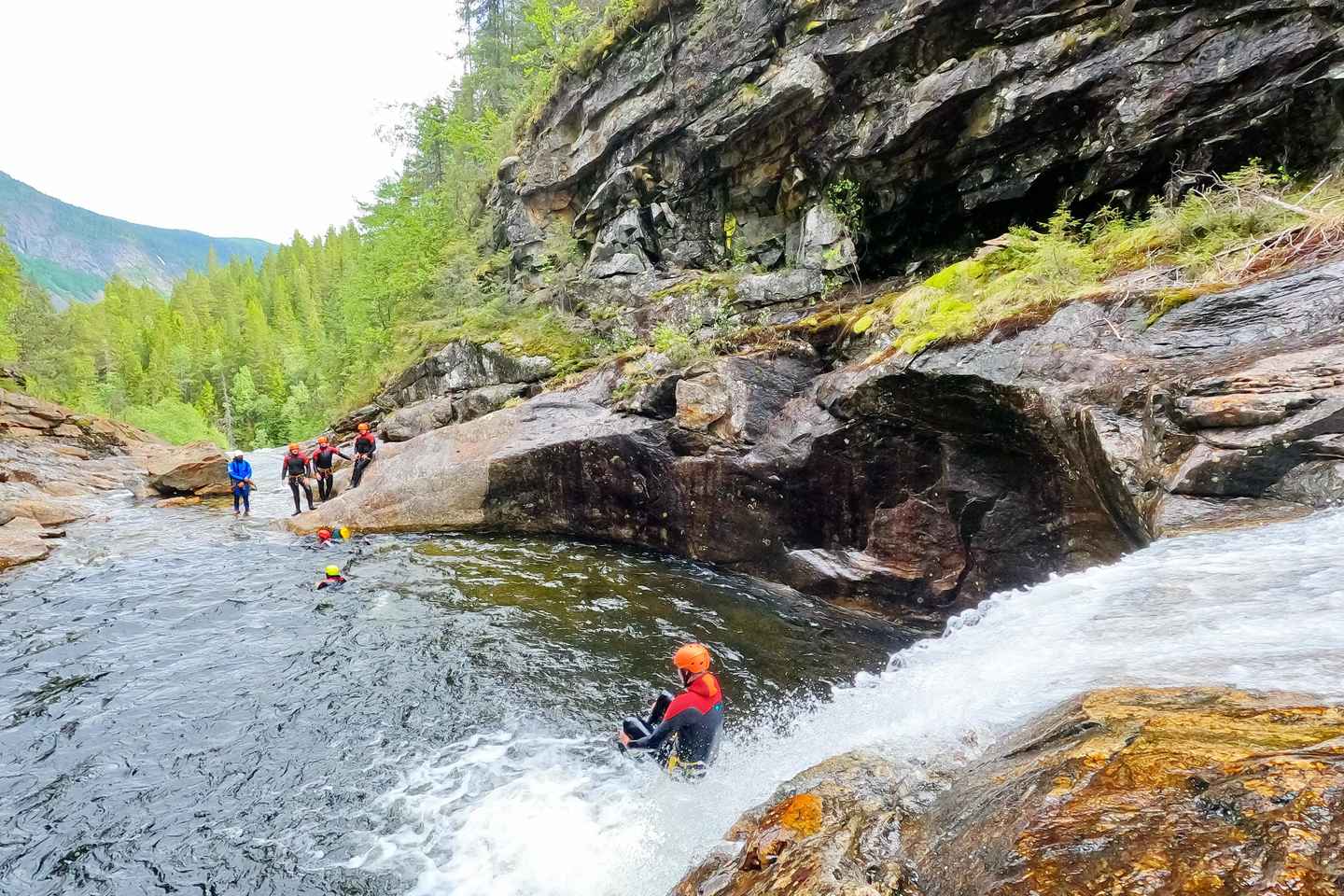乌夫达尔:趣味峡谷探险,享美味小吃
