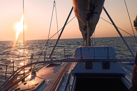 Hafen von Nea Michaniona: Bootsfahrt bei Sonnenuntergang in der Bucht von Thessaloniki