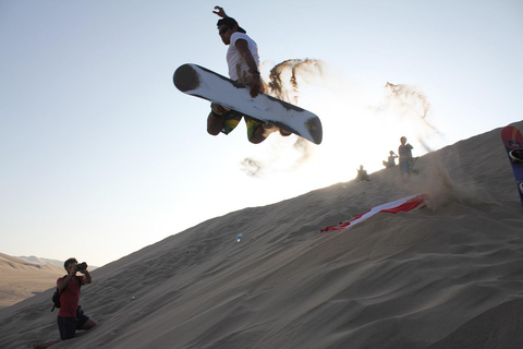 Huacachina: Sandboarding o Esquí en las DunasHuacachina: Sandboard o Esquí en las Dunas