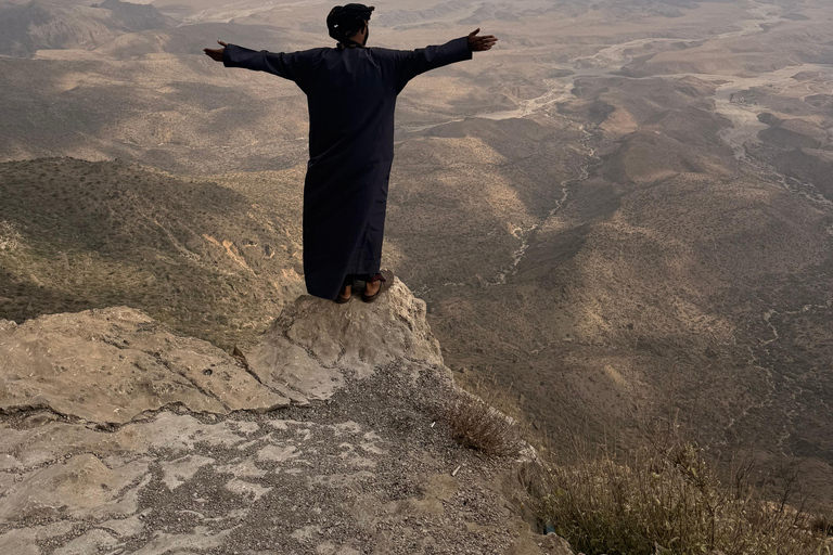 Salalah: West Side Private Tour with Off-Road Adventure