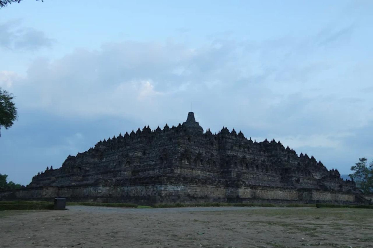 Borobudur tample, Cycling & Elo River Rafting Tour