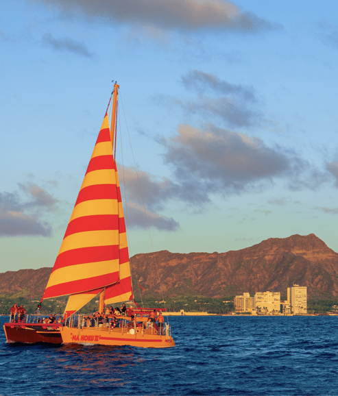 Honolulu: Sunset Catamaran Sailing Experience